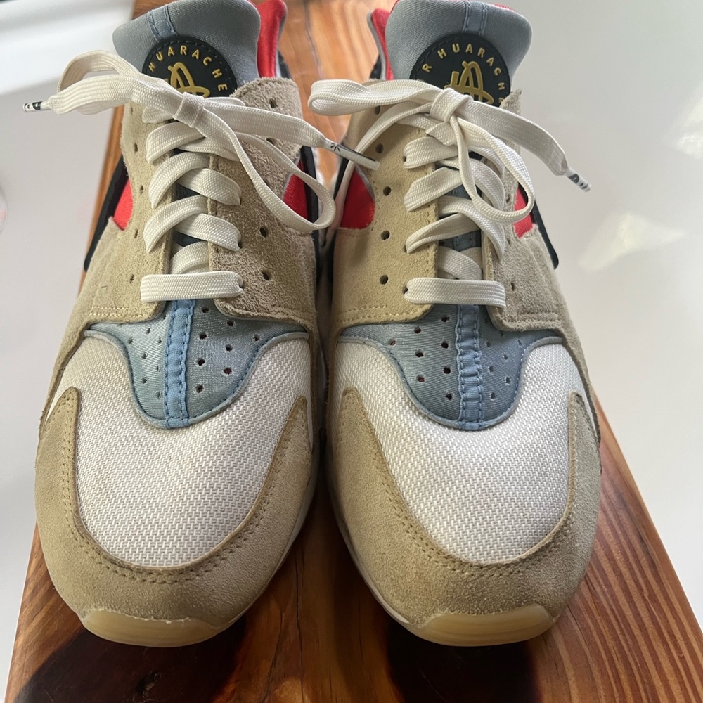 Nike Air Huarache Sneakers - Women’s Size 8.5 - Picture 3 of 4
